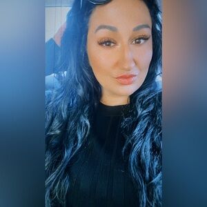 Meet your Posher, Monique